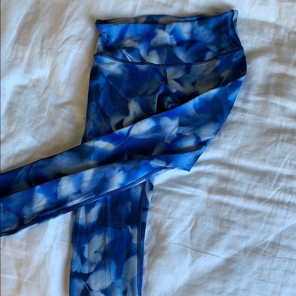 Lululemon leggings🦋 - Picture 3 of 3